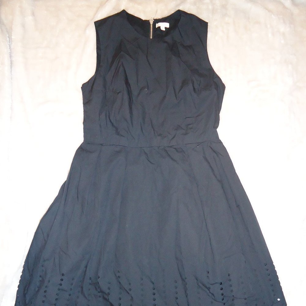 Gap Eyelet Laser Cut Out Dress - Picture 2 of 3